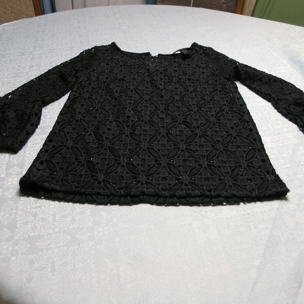 Iris Singer Black lace/Crochet 3/4 sleeve bell sleeve top Size 2